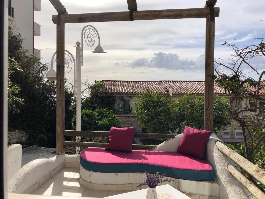 15 Bougainville * Sarandë