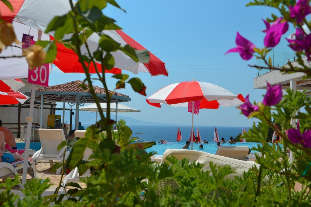 15 Bougainville Villaer *